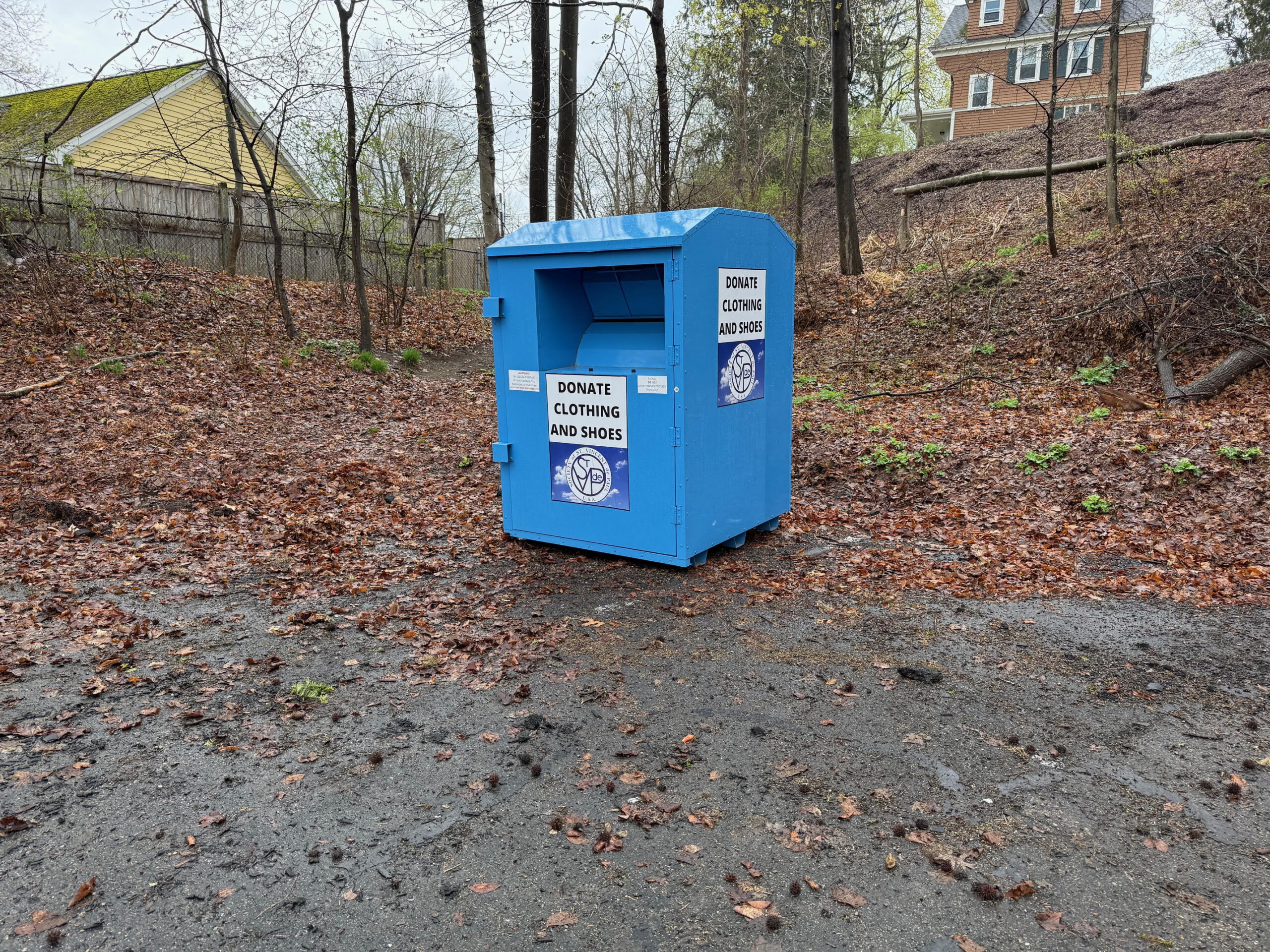 Clothing collection bin